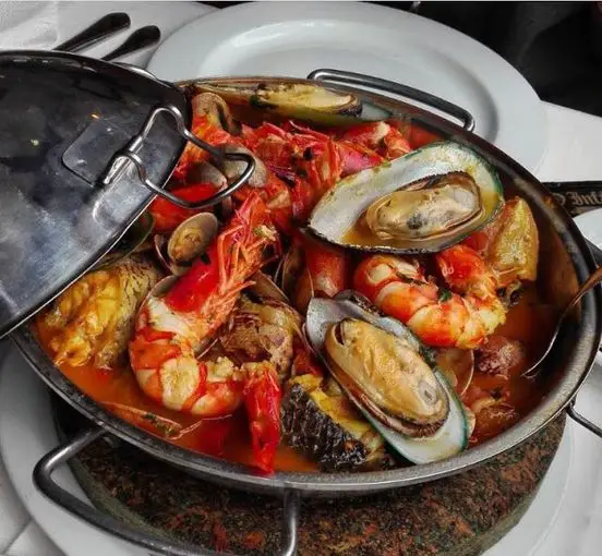 Cataplana de Fruits de Mer : Une Symphonie de Saveurs Maritimes