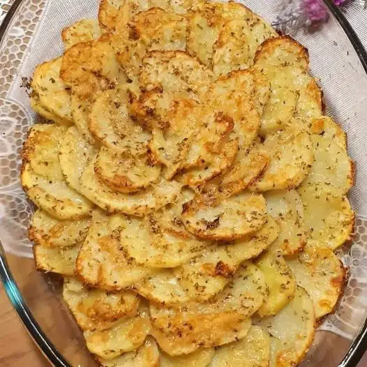 Éclats Dorés: Pommes de Terre au Four à l'Essence de Pizza
