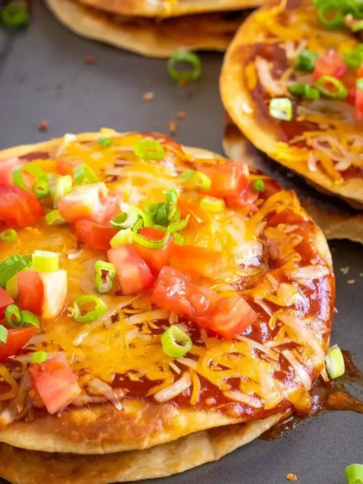La Symphonie des Saveurs: Réinterprétation Maison de la Pizza Mexicaine façon Taco Bell