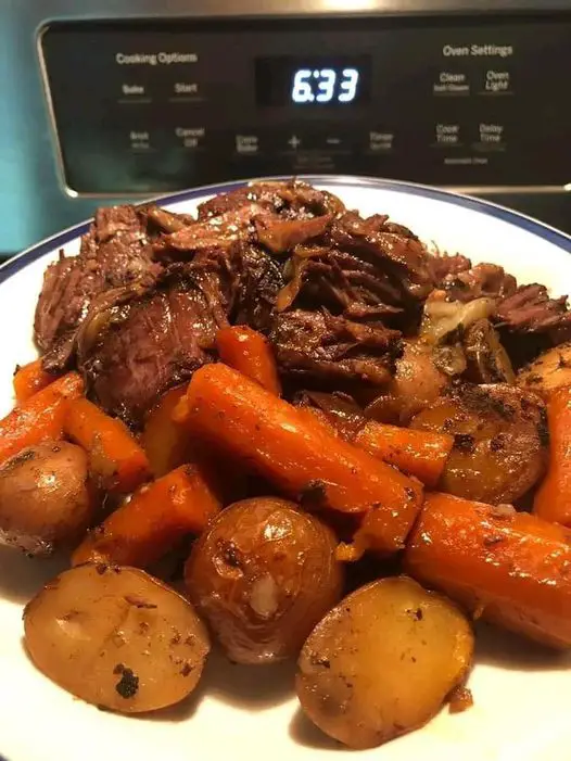 Rôtissage Parfait: Carottes et Pommes de Terre avec Oignon et Ail