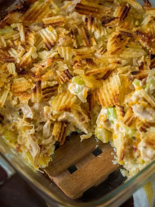 Croustillante et Savoureuse : Casserole de Salade de Poulet à la Texture Irrésistible