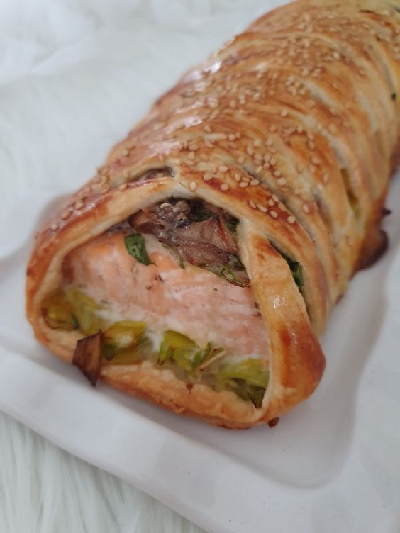Feuilleté au Saumon, Poireaux et Champignons: Un Voyage Culinaire
