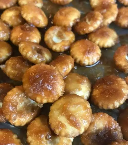 Les Bouchées de Crackers au Caramel Salé