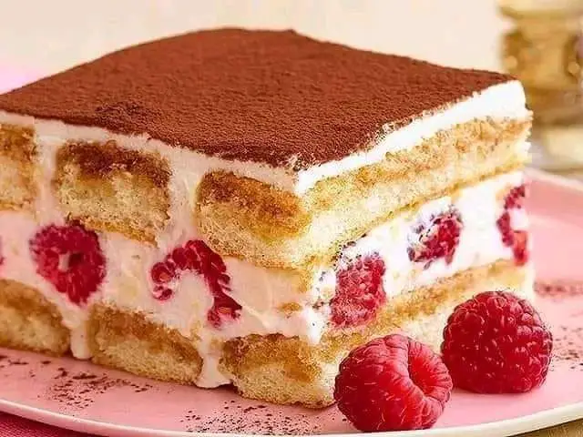 Tiramisu aux Framboises : Un Voyage des Sens
