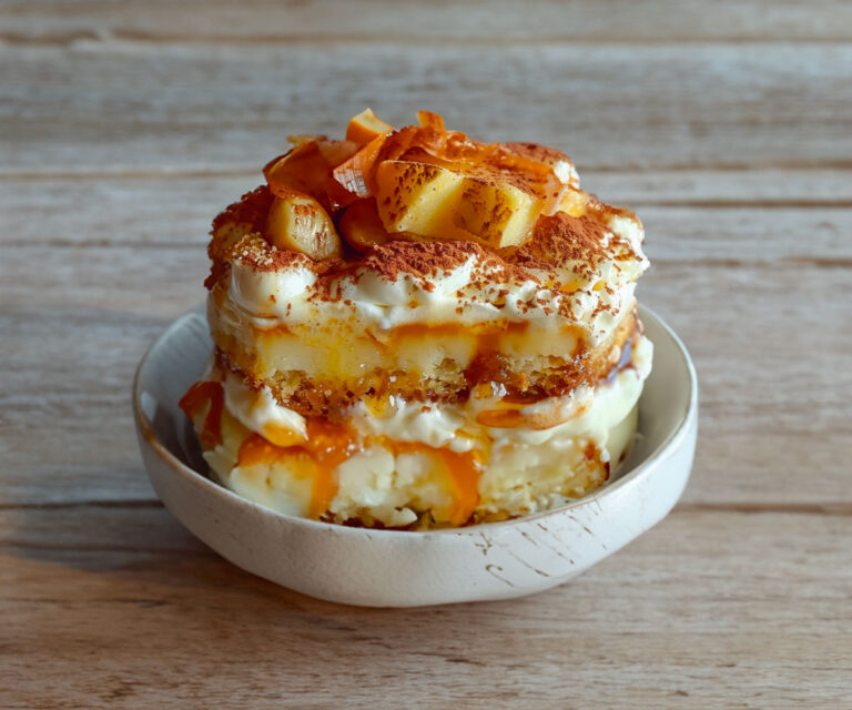 Tiramisu au caramel beurre salé et pommes poêlées : un dessert irrésistible